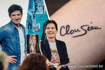 Handtekening die Anne als tiener kreeg, vereeuwigd als tattoo door Koen Wauters in De Droomfabriek