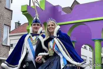 IN BEELD. 68ste Ezelcavalcade trekt door de straten van Lombardsijde