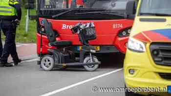 Bus botst op scootmobiel, slachtoffer naar het ziekenhuis