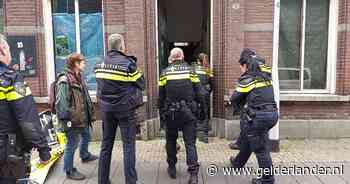 Politie ontruimt Tilburgs kraakpand: ‘Jullie moeten eens gaan werken in plaats van te zeiken’