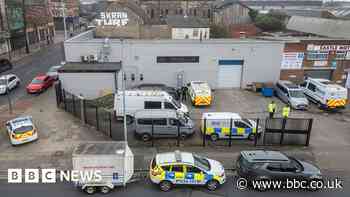 Police remove bodies from Hull funeral home