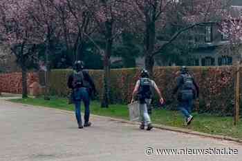 Speciale eenheden politie overmeesteren gewapende man die zijn ex bedreigt: slachtoffer verschanst zich in badkamer