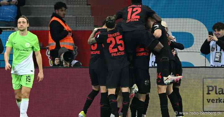 Leverkusen siegt unbeirrt von Bayerns Tor-Festival