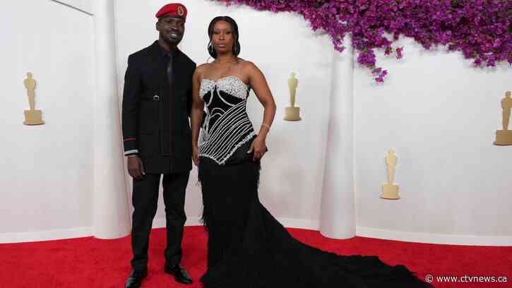The Oscars carpet opens with strong metallics, reds and some Old Hollywood glam