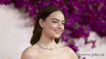 Emma Stone überrascht bei den Oscars 2024 mit DER Trend-Haarfarbe für den Frühling
