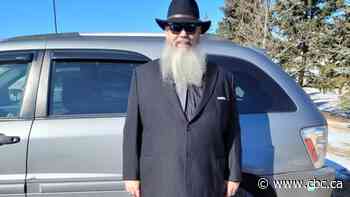 He spent 8 years living in a bedbug nightmare. Now he wants his city to take action