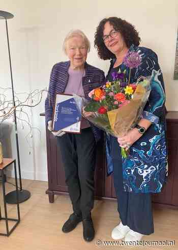 Uitreiking Nijverbij aan Everdien Suerink