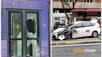 Incidente a Trastevere, taxi si scontra con tram: linea in tilt. Le immagini