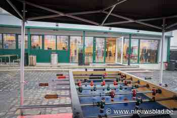 Kunstveiling om geld in te zamelen voor het dak- en thuislozen dagcentrum de Revue