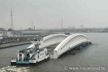 Daar is de nieuwe brug van Wijnegem!