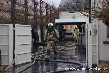 Achterbouw met honden getroffen door brand