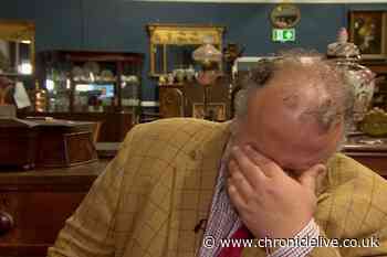 BBC Bargain Hunt auctioneer has head in hands after finding out cost of buyers' big buy