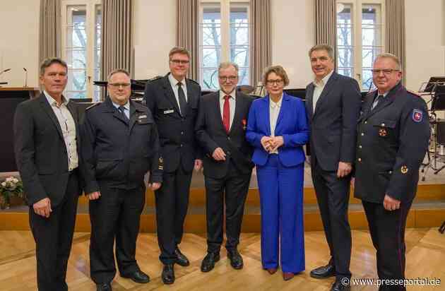POL-OLD: +++ Polizeipräsident Johann Kühme in den Ruhestand verabschiedet / 150 Gäste bei Feierstunde im Alten Landtag / Nachfolger Andreas Sagehorn in neues Amt eingeführt