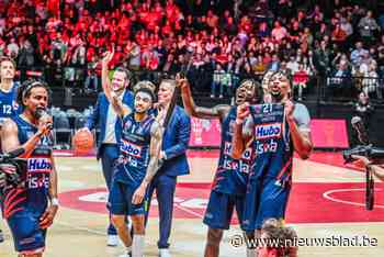 Limburg United-spelers en supporters vierden bekerwinst met drank en pizza