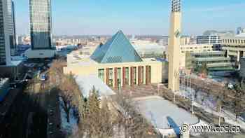 Union serves strike notice for 5,000 Edmonton city workers, 950 library staff