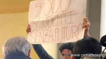 Il presidente Rocca contestato dagli studenti della Sapienza: "Dov'è il diritto allo studio?"