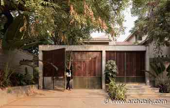 Backyard Pad / Dev & Kaushik Architects