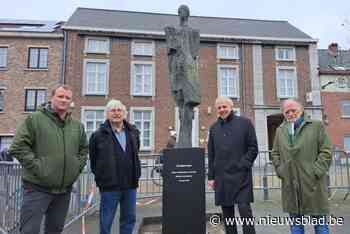 Twee meter hoog en bijna 200 kg zwaar: dit is het nieuwe beeld van Robert Vandereycken op de Markt van Herk-de-Stad