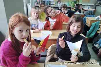 Voor één keer mocht het: frietjes eten in de klas