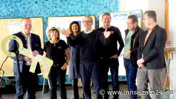 „Buntes Miteinander wird fehlen“: Freiraum 36 schließt – Schlüsselübergabe mit Trauerflor