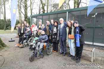 VillaVip Merksem onderhoudt de vernieuwde vogelkooi in Gemeentepark