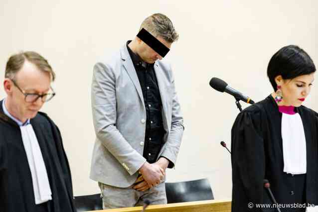 Emotionele moeder en uitgelaten broer van beschuldigde getuigen: “Het was hier gezellig. Ik hoop dat hij er goed uitkomt”