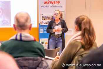 Veilig op sociale media of zelf de busuren opzoeken: met nieuw platform kunnen mensen met beperking zelfstandiger leven