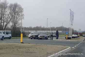 Twee auto’s schampen elkaar, Laan der Continenten loopt vast