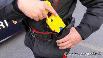 Il ladro che saccheggia auto fermato dai carabinieri con il taser