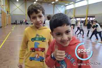 Studenten zetten kinderen van Europaschool Genk in beweging tijdens spelinstuif