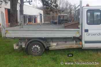 Gemeente verkoopt versleten en verroeste camionette, biedingen lopen vlotjes binnen: “Misschien is men in andere landen minder kieskeurig”