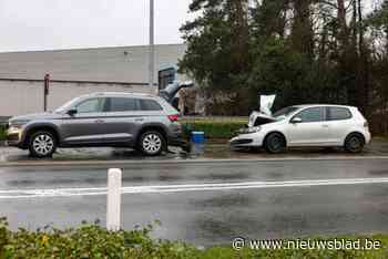 Veel materiële schade na kop-staartaanrijding, maar geen gewonden