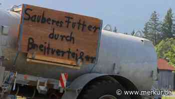 Bauer im Landkreis Cham spritzt Gülle auf syrische Glasfaserarbeiter und beschimpft sie rassistisch