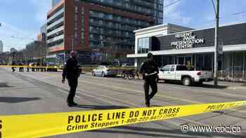 2 dead, 1 in custody after daylight shooting in downtown Toronto