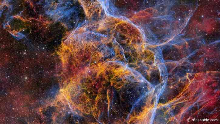 Scientists snap gnarly image of this dead star's decaying corpse