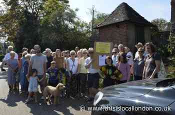 Homes plan meeting for Rookfield Estate tennis courts delay