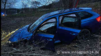 Auto landet im Graben - Unfall nahe des Peracher Badesees
