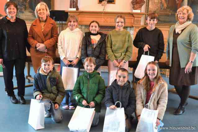 Julie is winnaar van Junior Journalist-wedstrijd