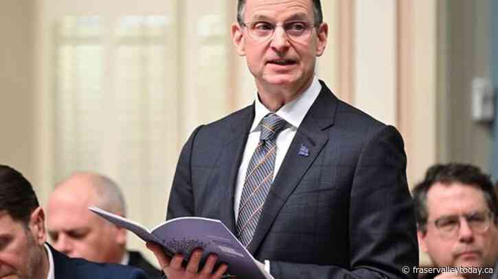 End of Quebec electric vehicle rebate will slow shift to cleaner cars: auto dealers