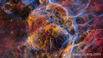 Dark Energy Camera captures record-breaking image of a dead star's scattered remains