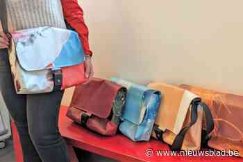 Stad verkoopt schoudertassen gemaakt van oude spandoeken en autogordels