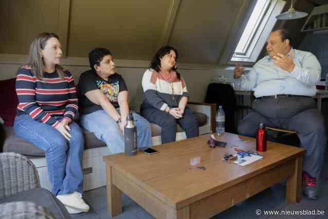 Op bezoek bij Ricardo en zijn gezin in tijdelijk opvangcentrum Zilvermeer: “Het systeem laat op dit moment niet toe om Nederlandse les te volgen, dat is frustrerend”