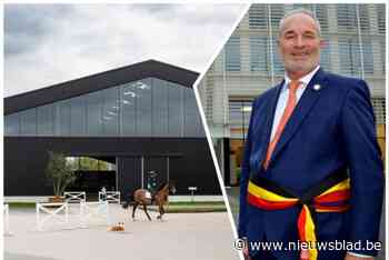 Burgemeester bouwt met 1,2 miljoen Vlaamse subsidies “grootste sportstal van Europa”, maar heeft geen geldige bouwvergunning