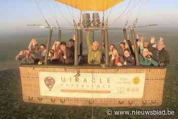Ballonvaarder Marc Kegels neemt toeristen mee over Serengeti in Tanzania: “We landen soms te midden van olifanten, zo mooi”