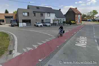 Bestuurder van BMW rijdt fietsster (38) aan op kruispunt en rijdt gewoon door