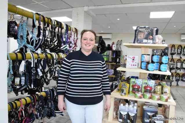 Sofie (37) opent nieuwe speciaalzaak voor paard en ruiter: “We zitten hier goed want het Pajottenland is een echte paardenstreek”