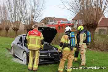 Jongeren rijden zich vast op graspleintje na wilde rit met gehuurde Mercedes