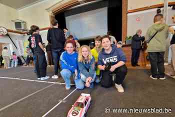 Leerlingen van vier scholen racen met zelfgemaakte wagens tegen elkaar