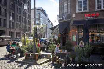Eerste zon van ’t jaar lokt Antwerpenaren naar terrasjes en de Kaaien