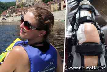 Schaafwonden, zware kniebreuk en gebroken neus: bestuurder van BMW maait Jona (38) van de baan en rijdt gewoon door